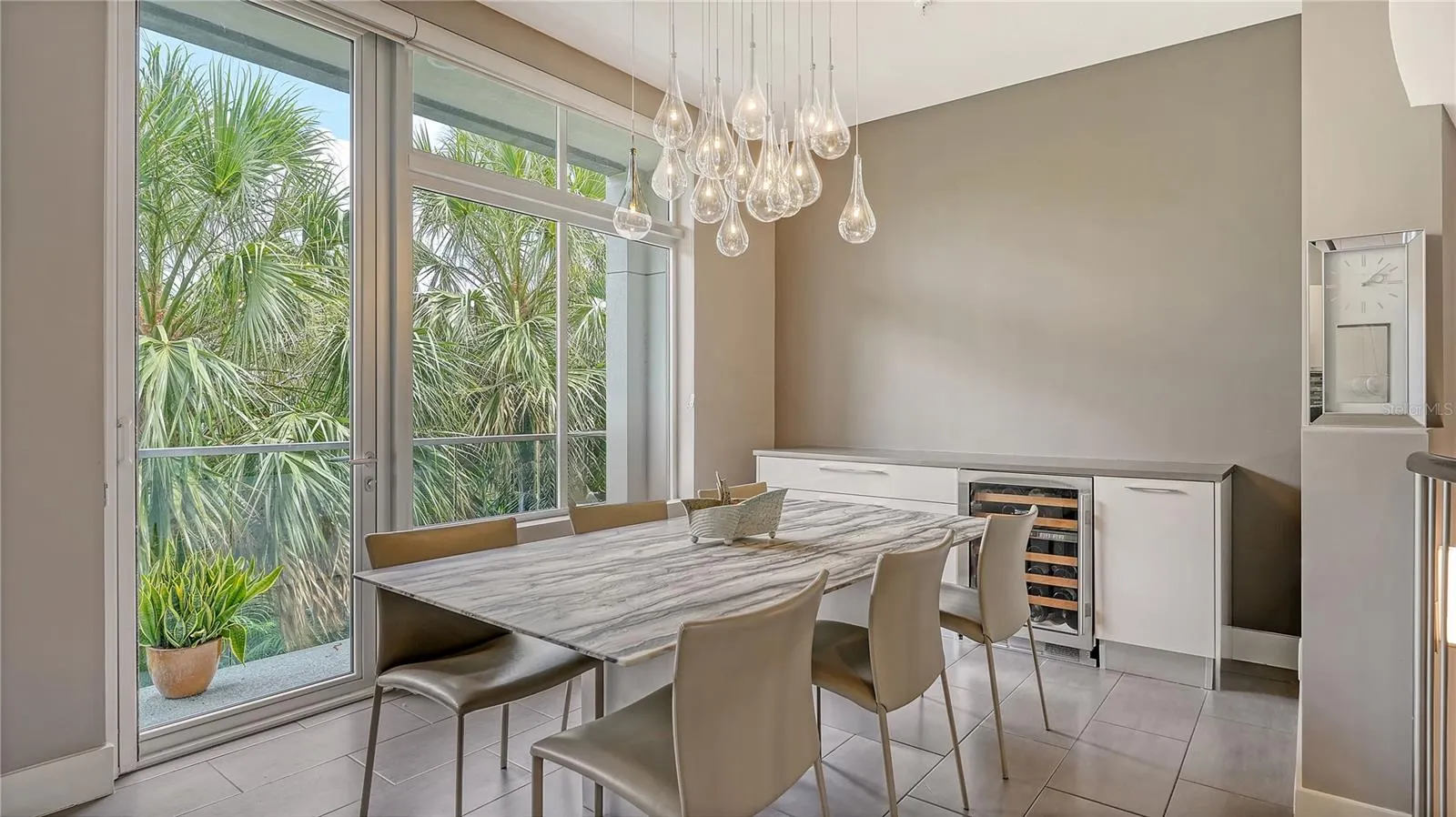 213 COSMOPOLITAN CT