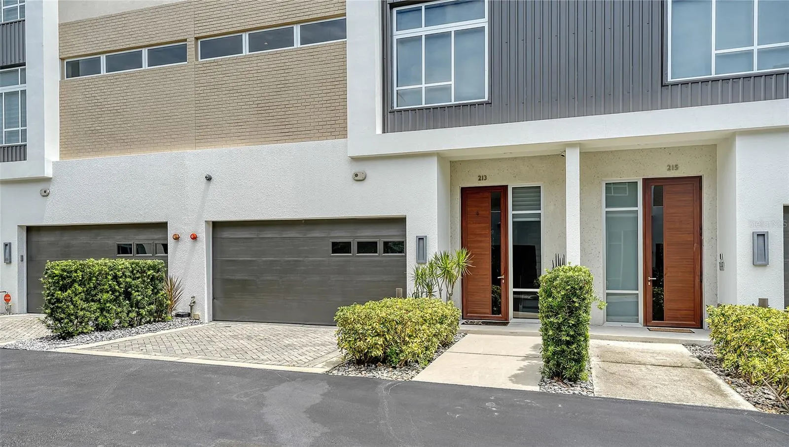 213 COSMOPOLITAN CT