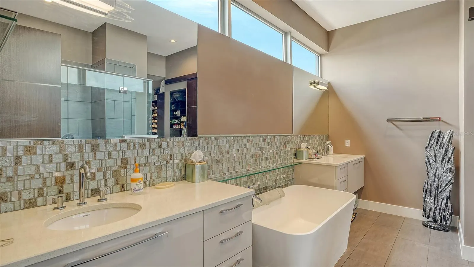 213 COSMOPOLITAN CT