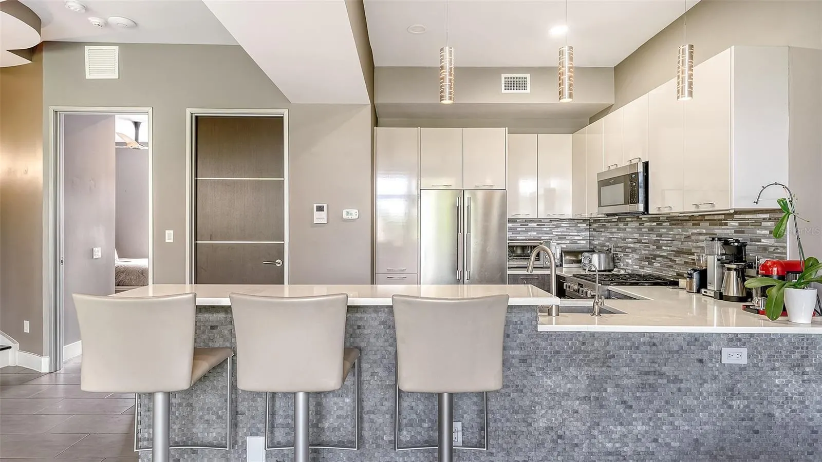 213 COSMOPOLITAN CT