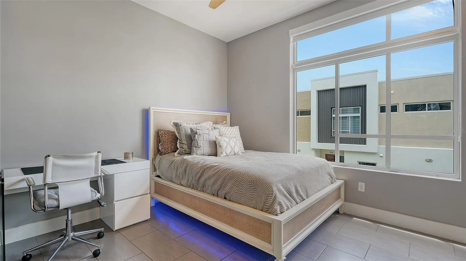 213 COSMOPOLITAN CT