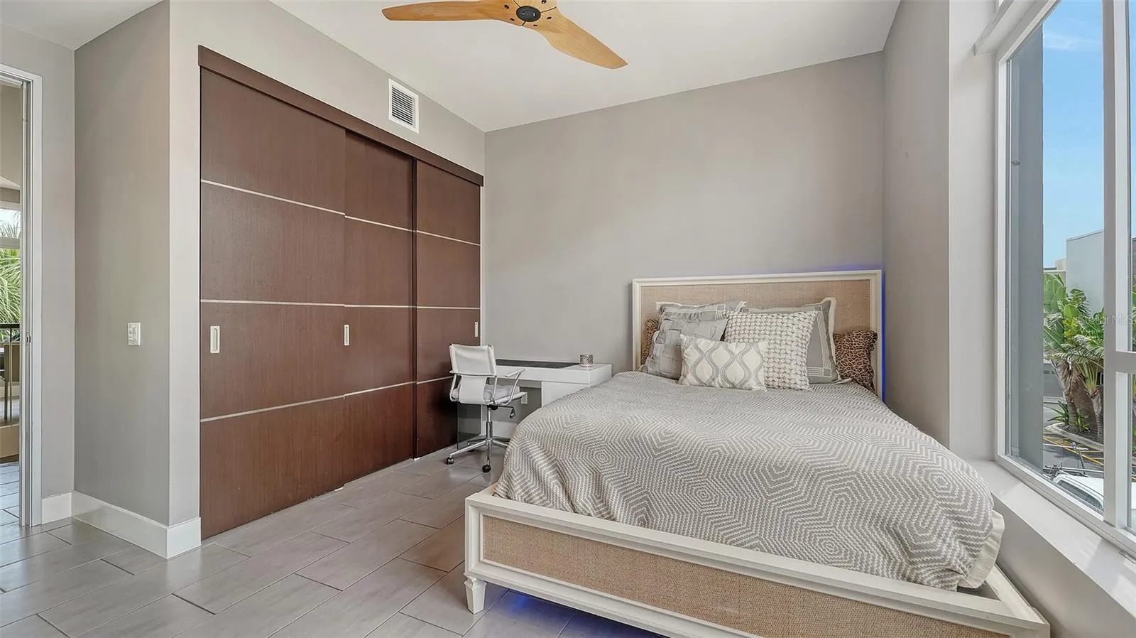 213 COSMOPOLITAN CT