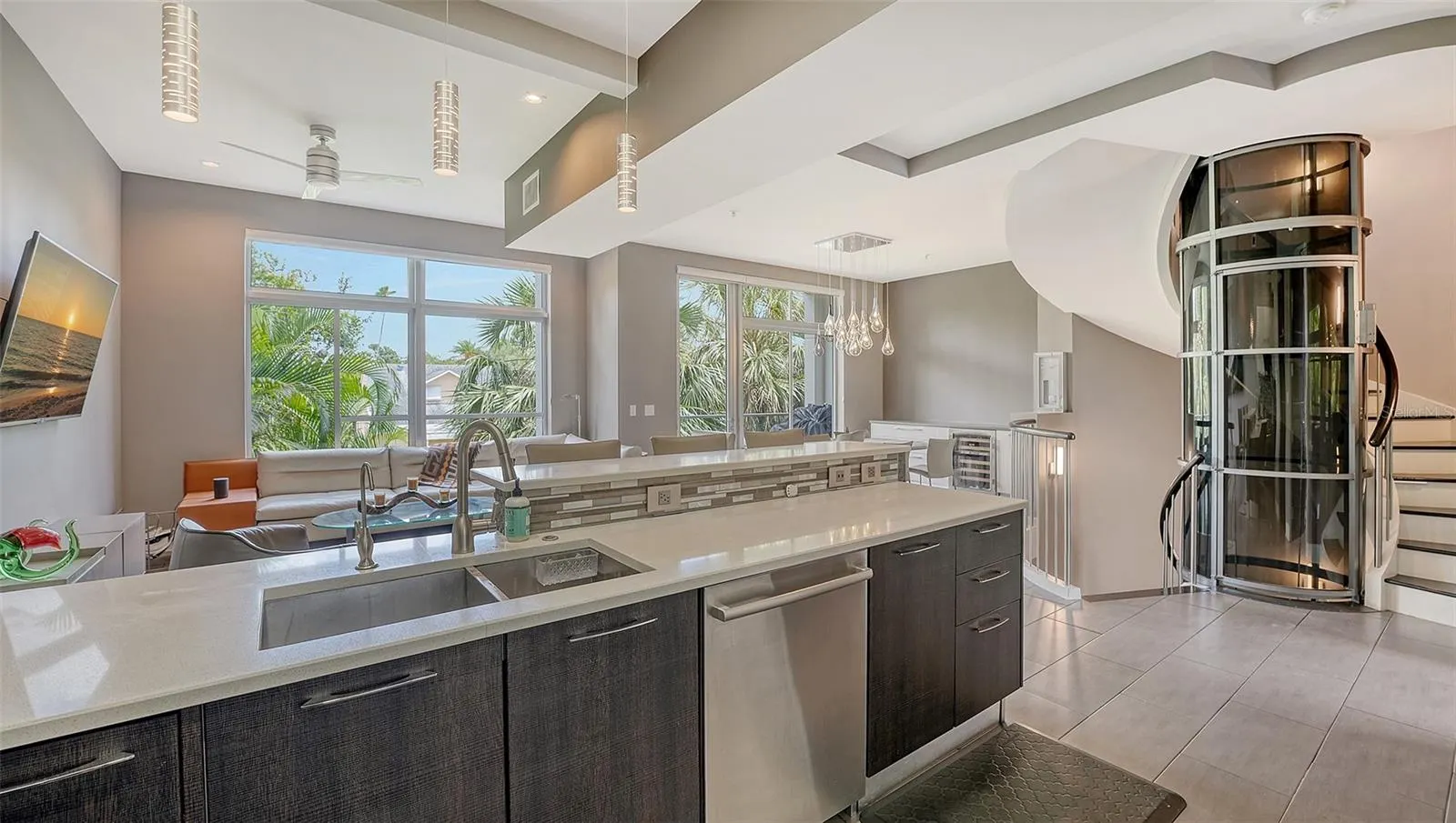 213 COSMOPOLITAN CT