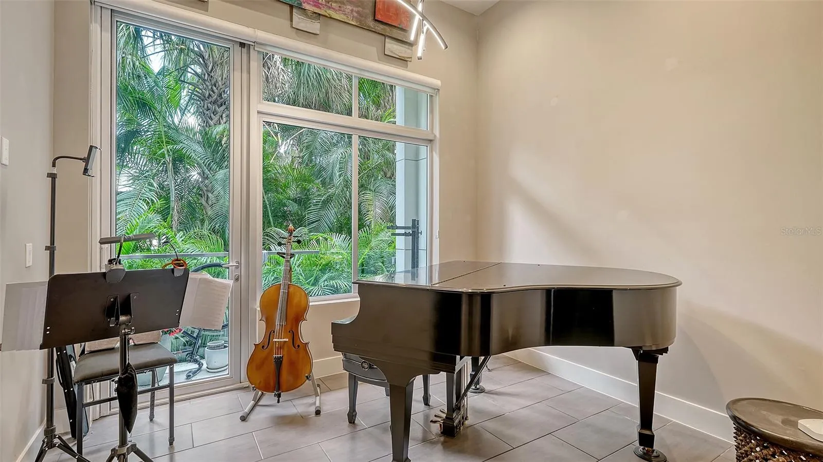 213 COSMOPOLITAN CT