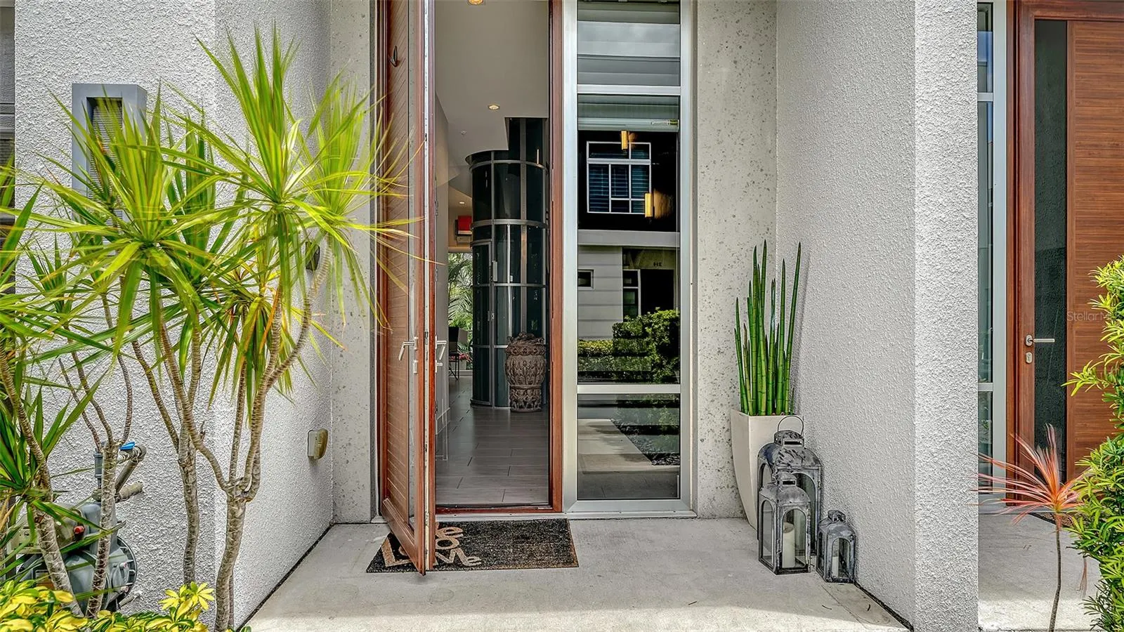 213 COSMOPOLITAN CT
