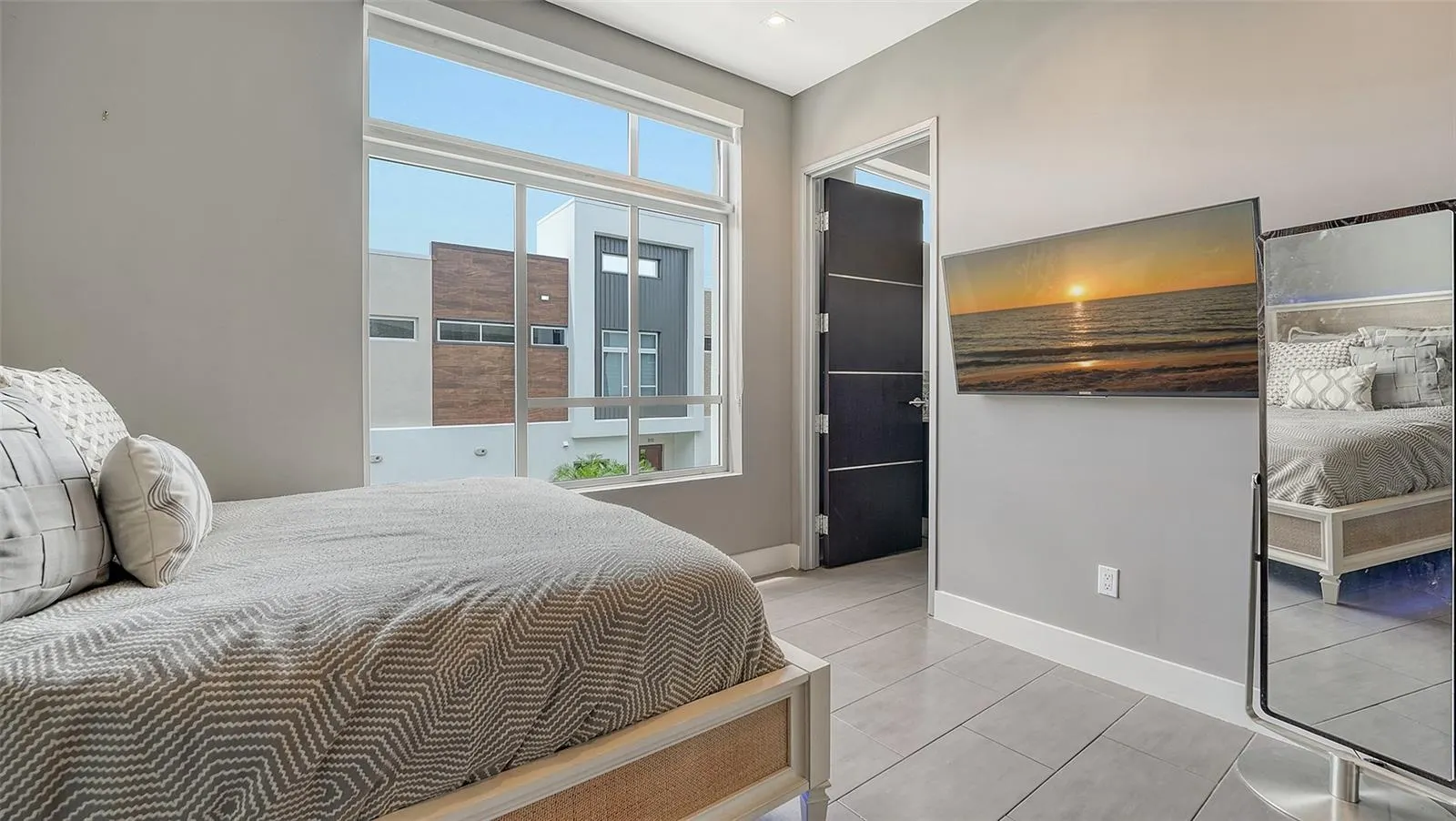 213 COSMOPOLITAN CT