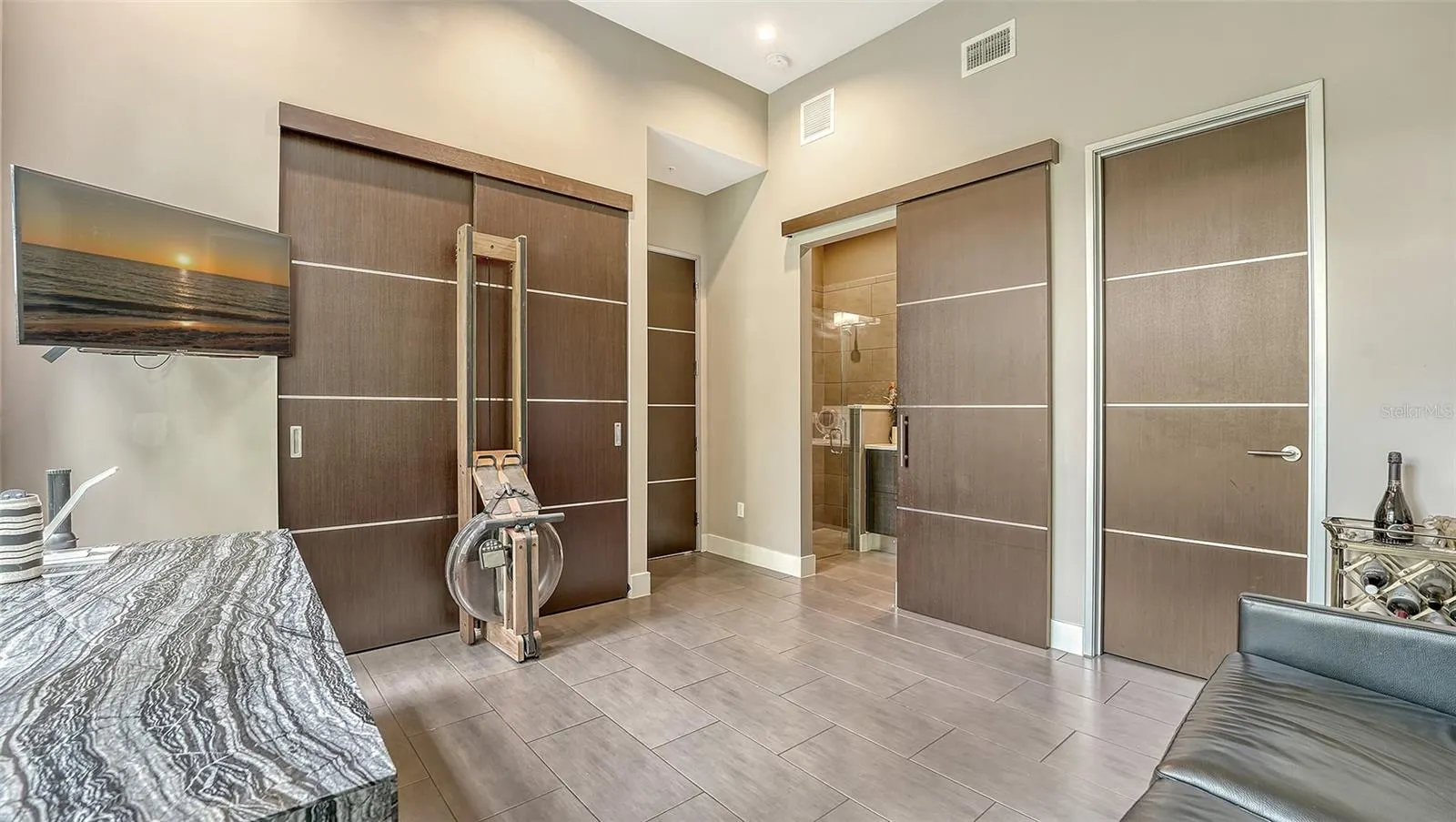 213 COSMOPOLITAN CT