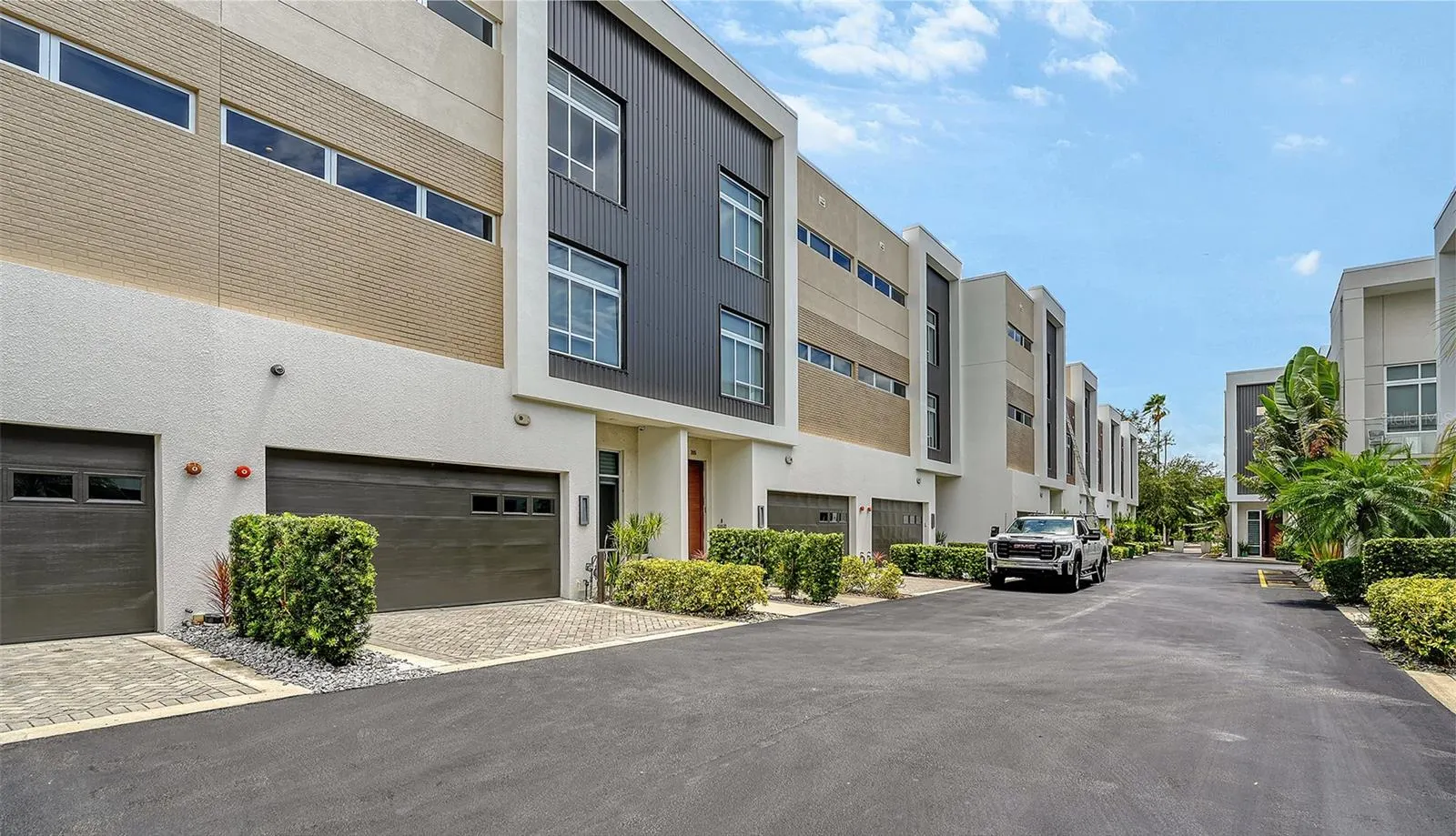 213 COSMOPOLITAN CT