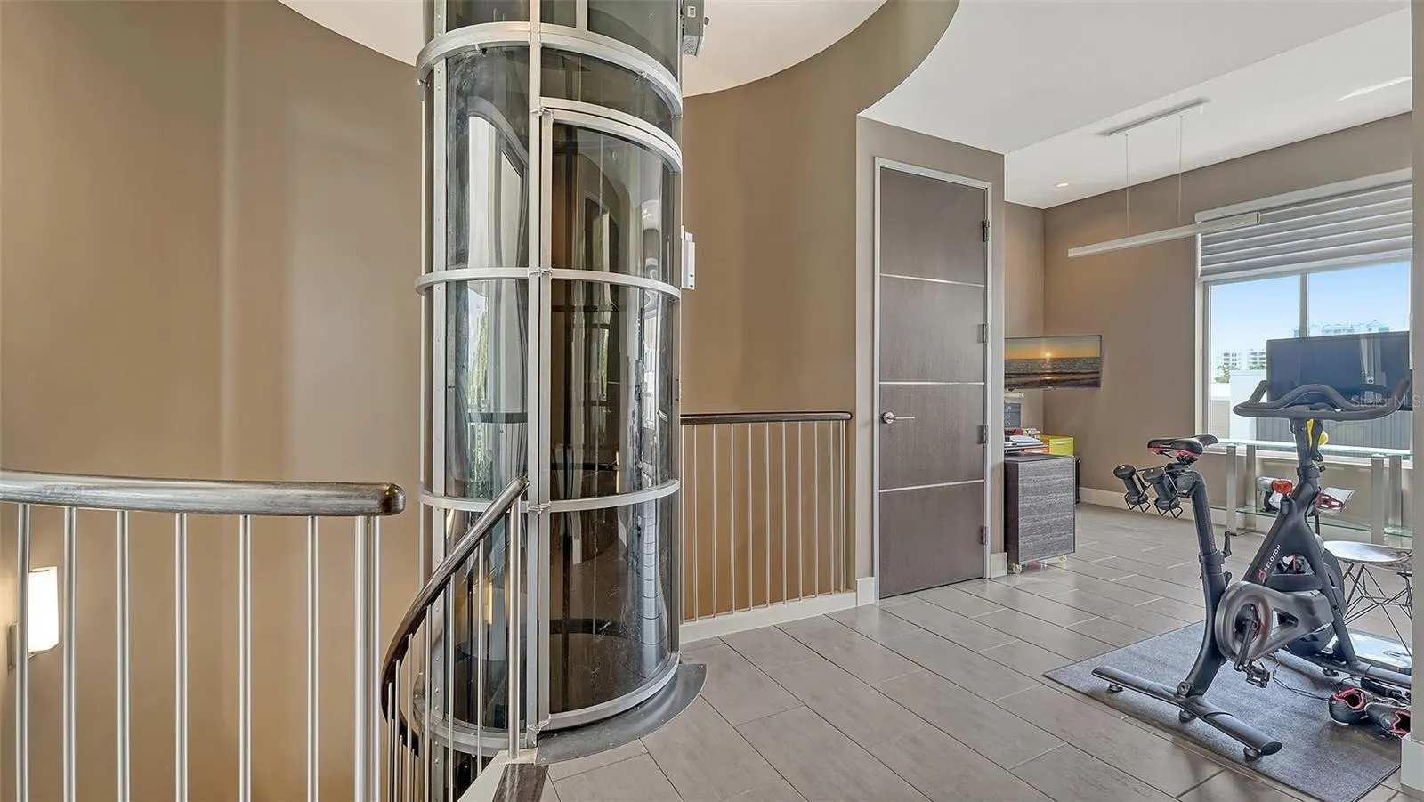 213 COSMOPOLITAN CT