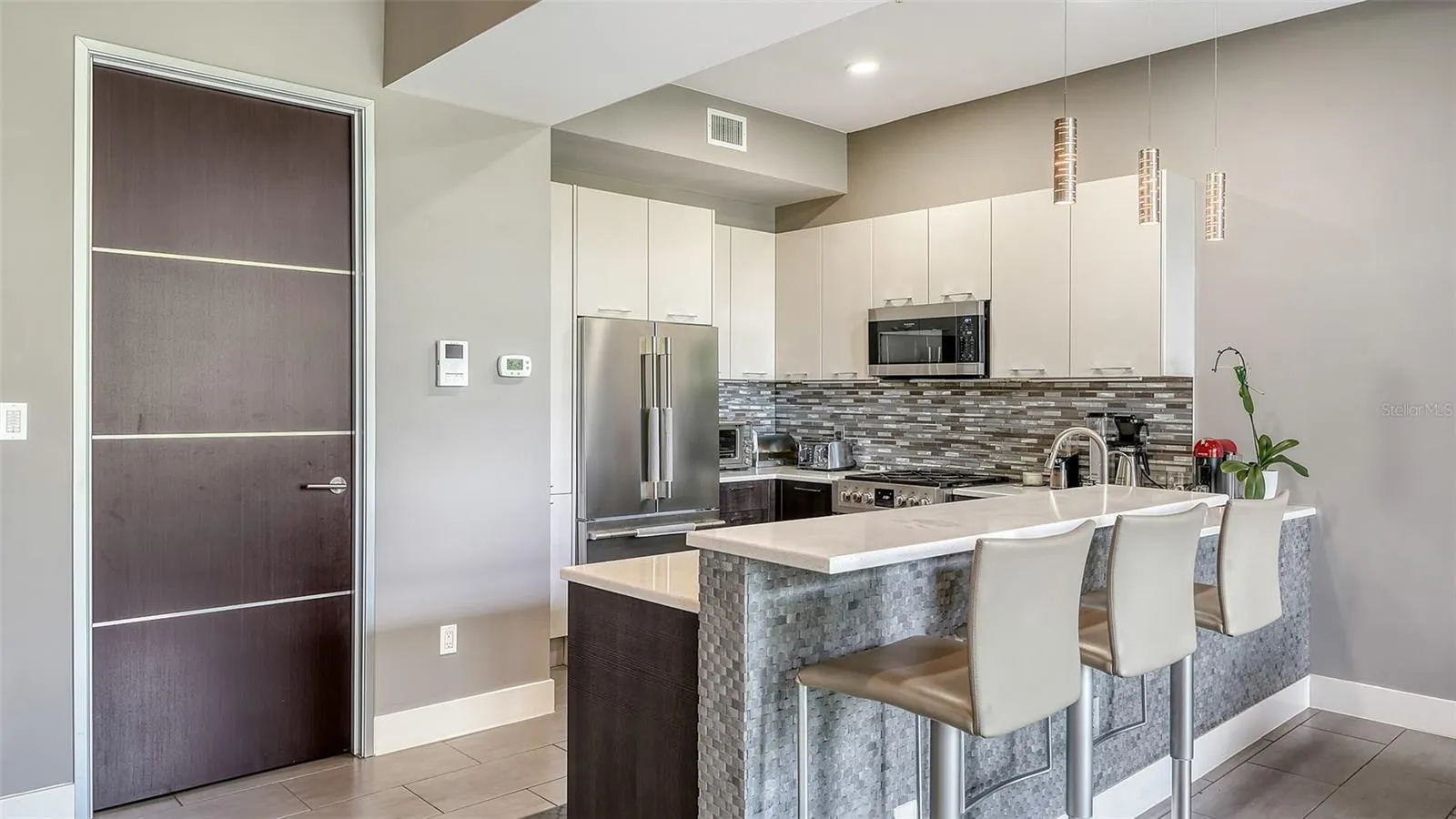 213 COSMOPOLITAN CT