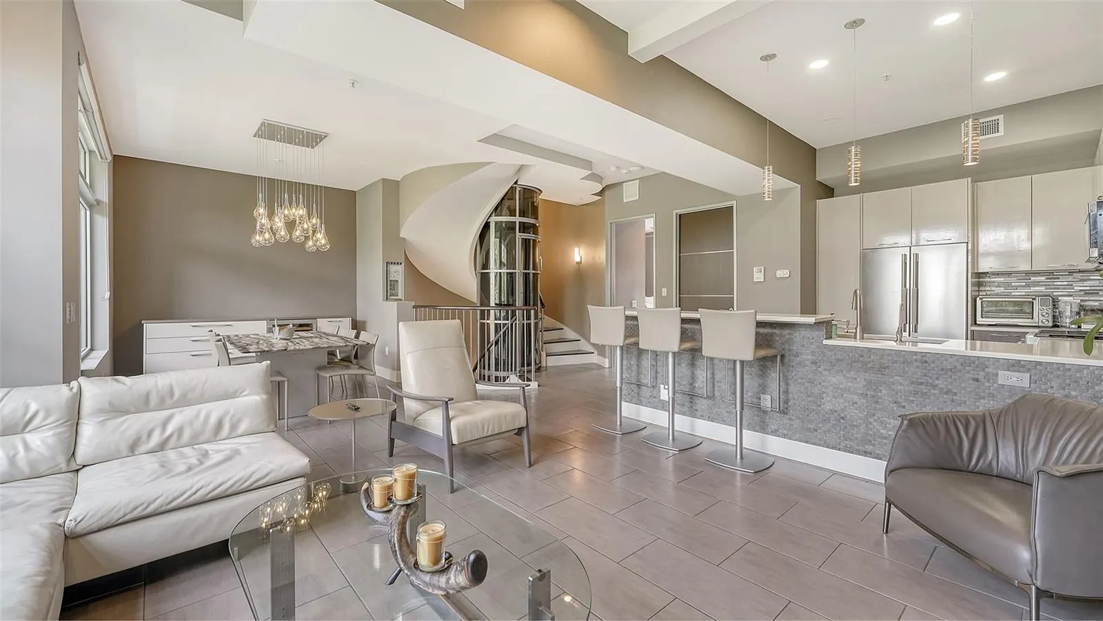 213 COSMOPOLITAN CT