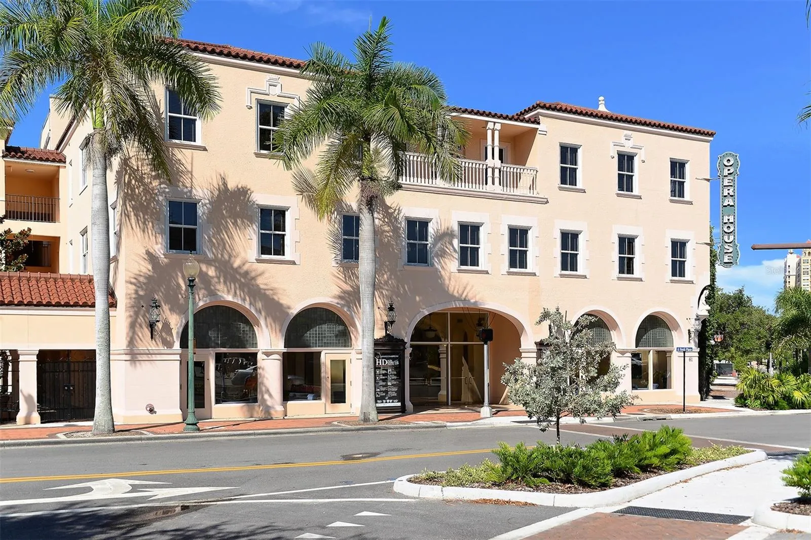 213 COSMOPOLITAN CT