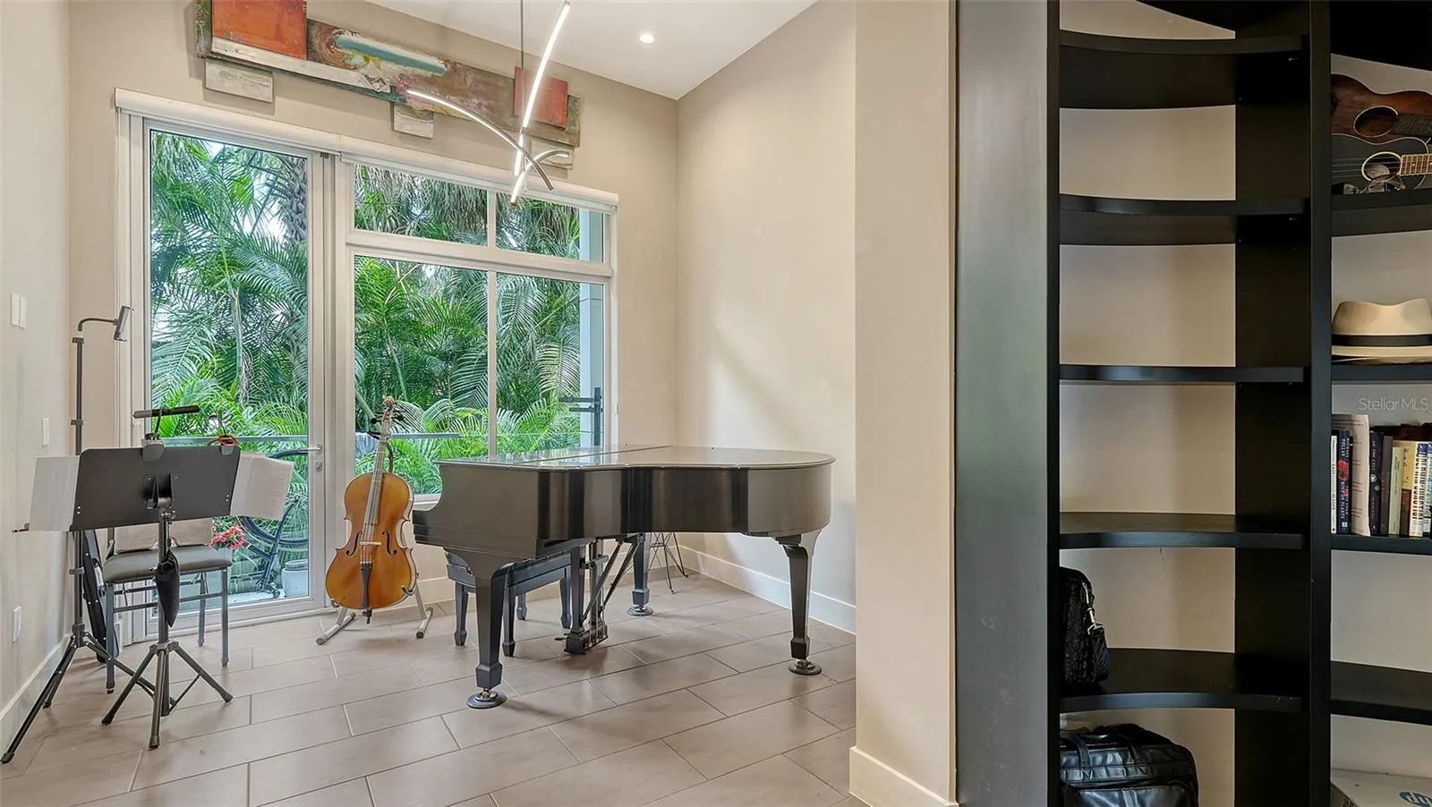 213 COSMOPOLITAN CT
