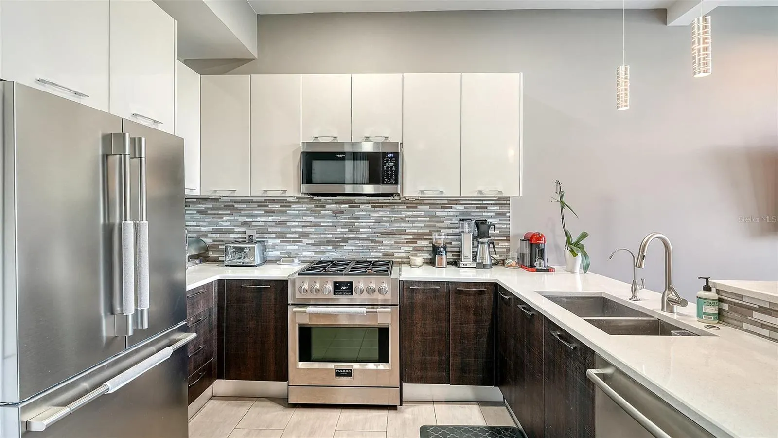 213 COSMOPOLITAN CT