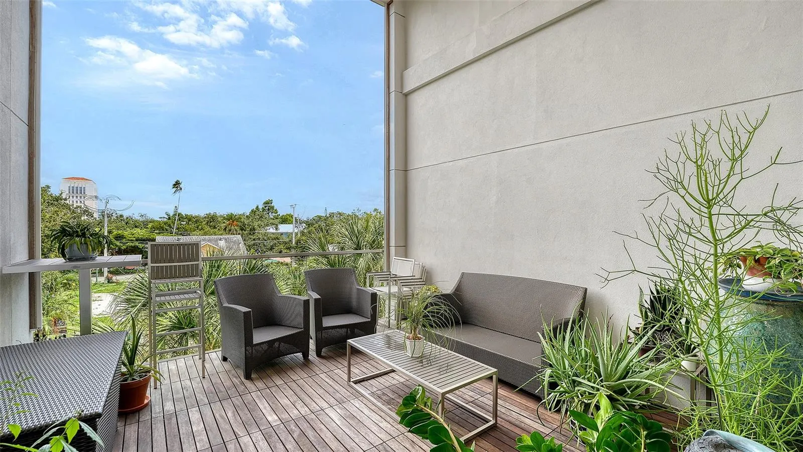 213 COSMOPOLITAN CT