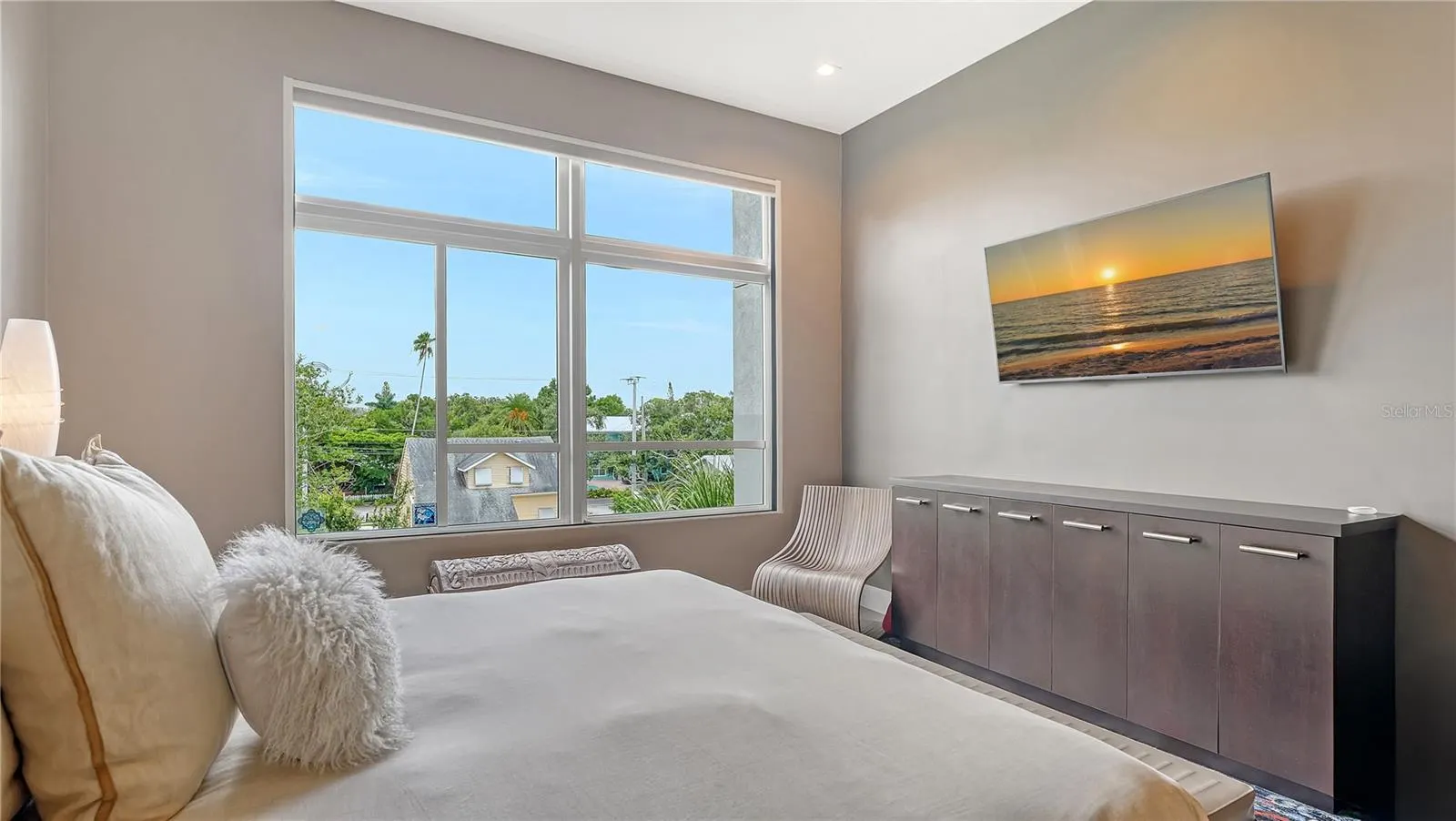 213 COSMOPOLITAN CT