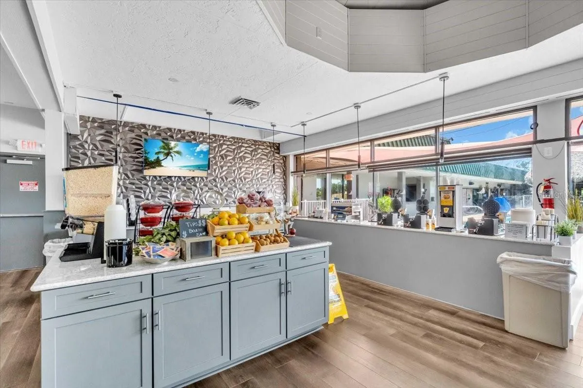 7150 N TAMIAMI TRL #S615, #S615