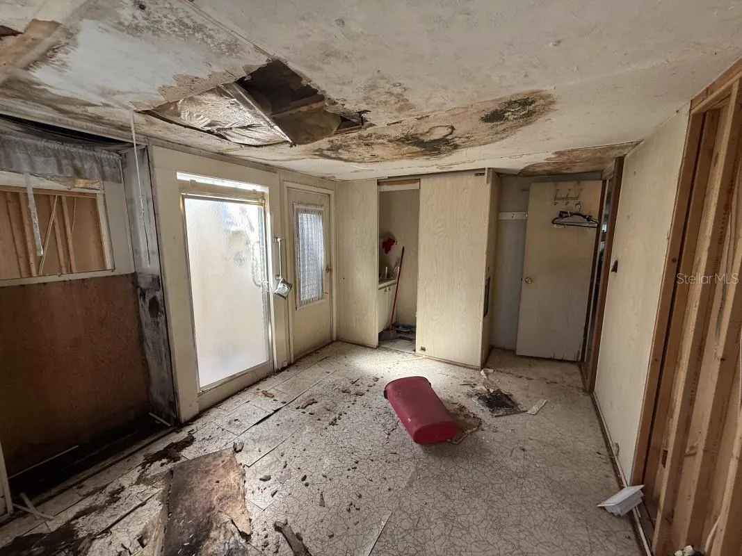 223 INNER DR E