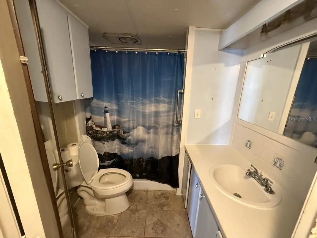 223 INNER DR E