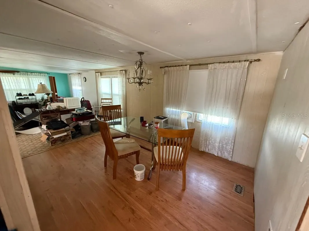 223 INNER DR E