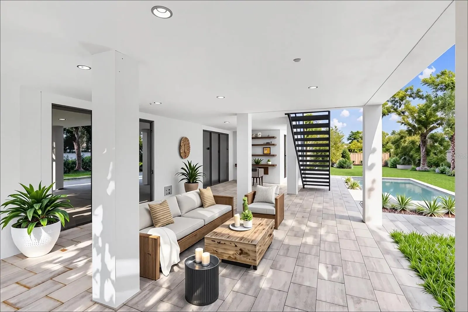 226 GARDEN LN