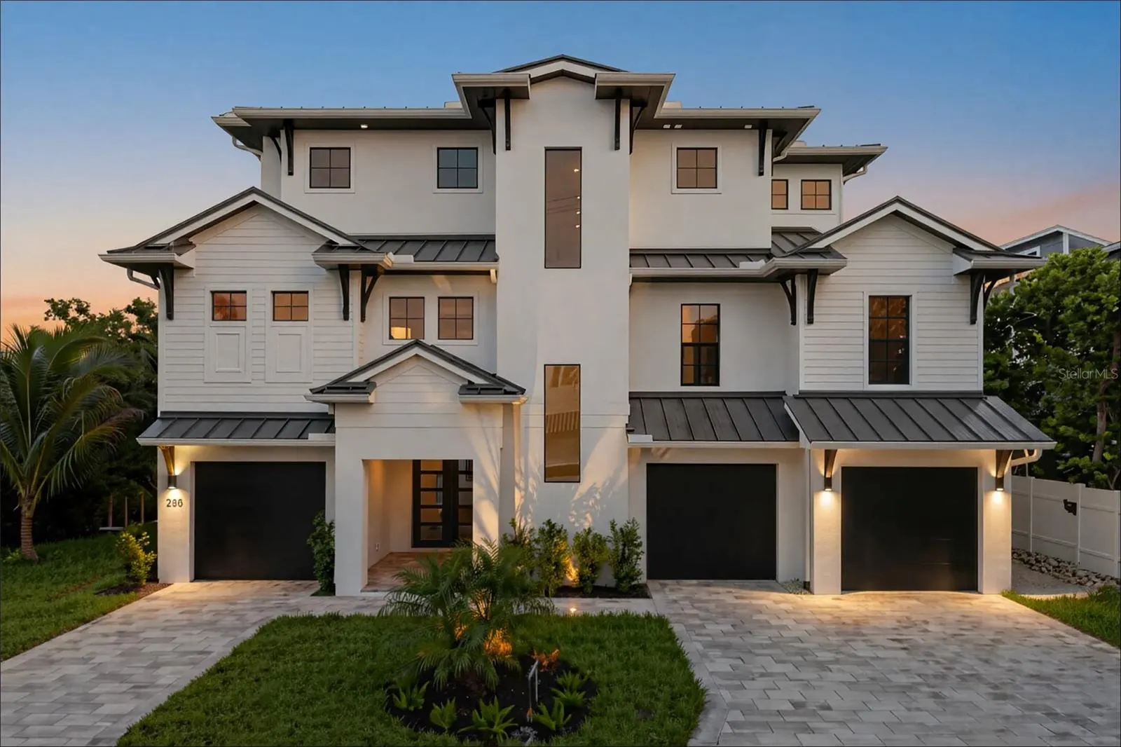 226 GARDEN LN