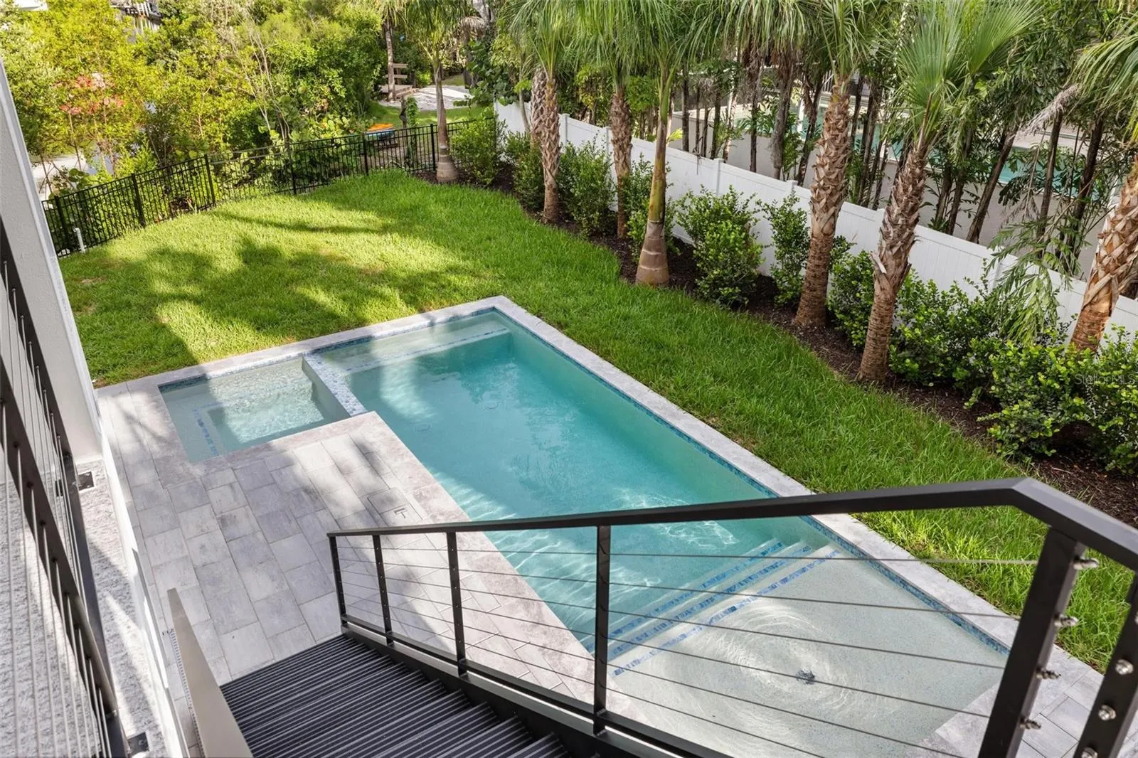 226 GARDEN LN