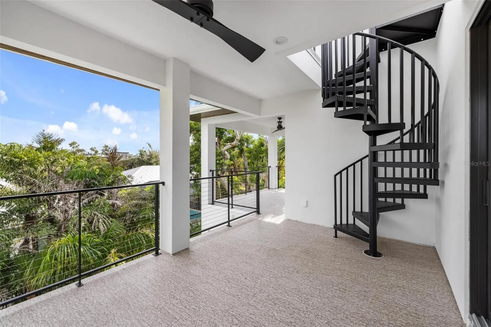 226 GARDEN LN