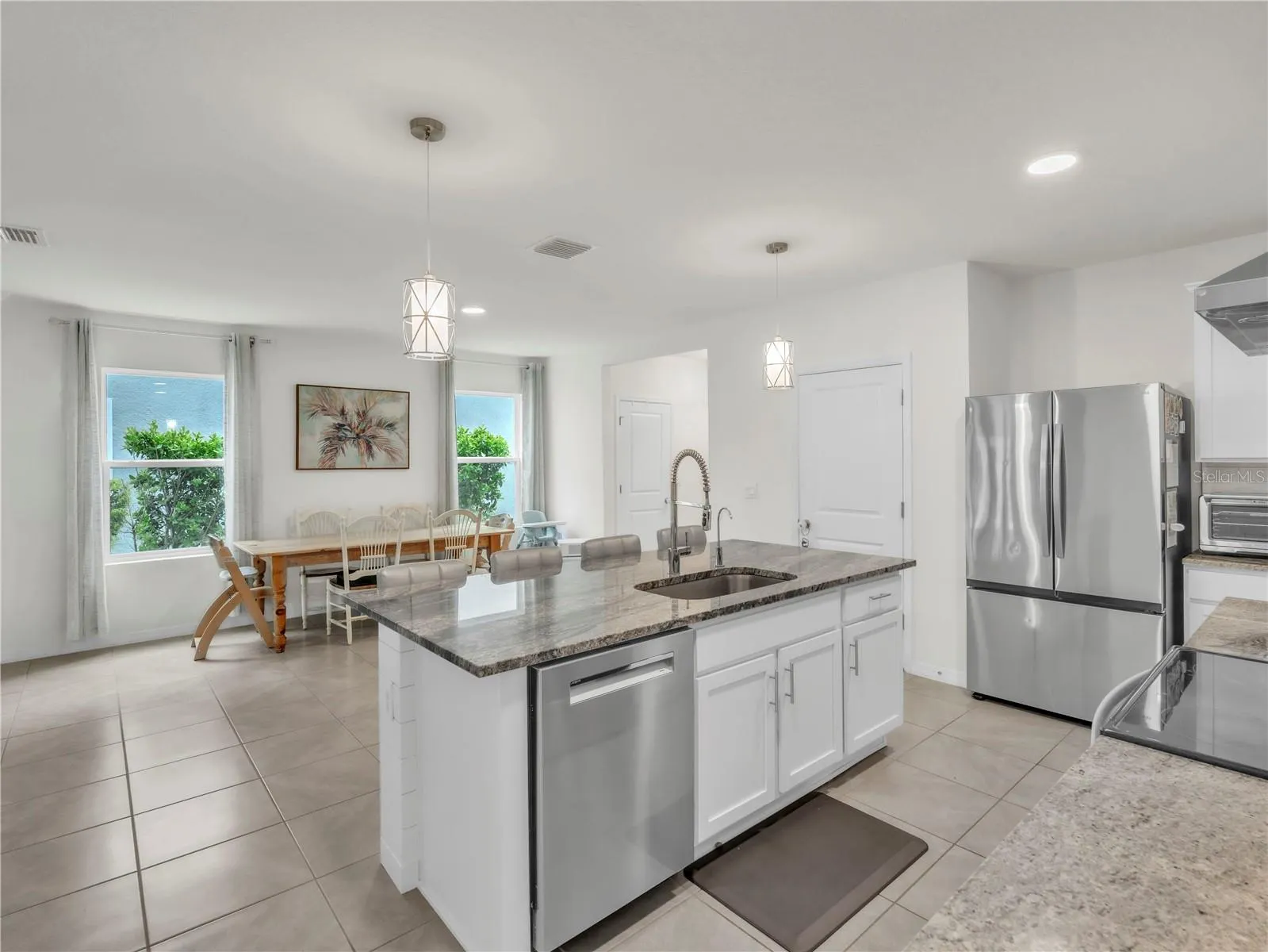 3307 HILLTOP CIR