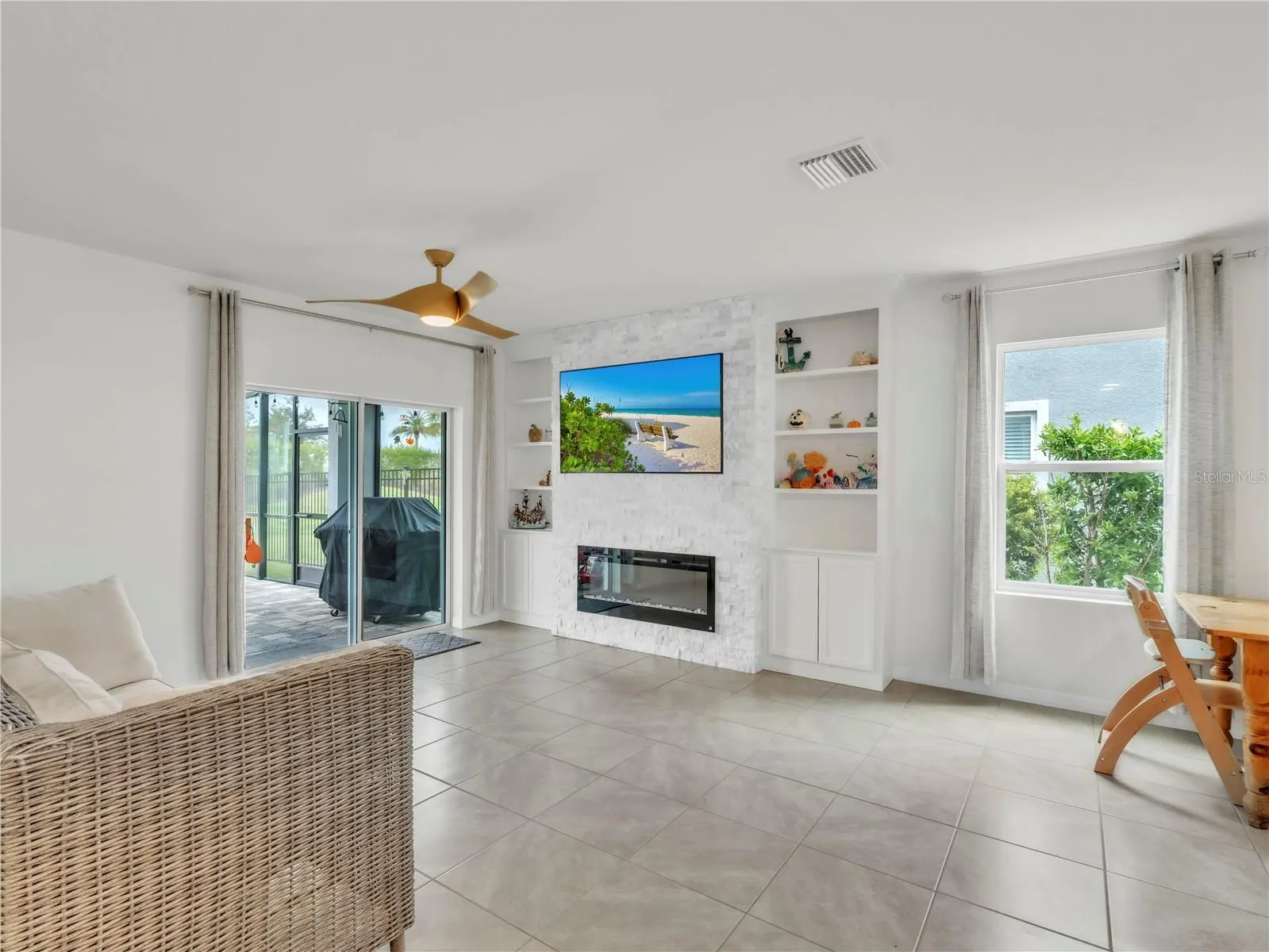 3307 HILLTOP CIR