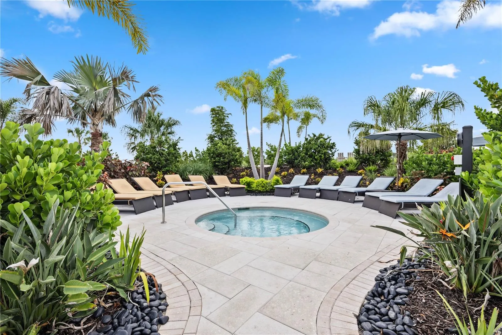 3307 HILLTOP CIR