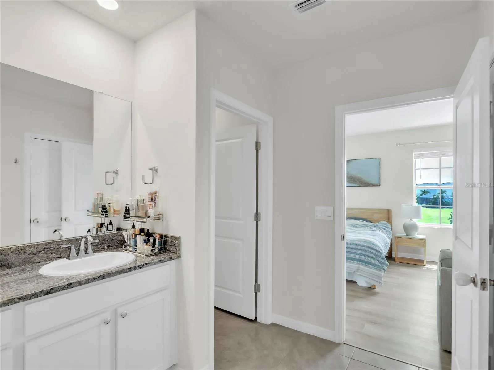 3307 HILLTOP CIR
