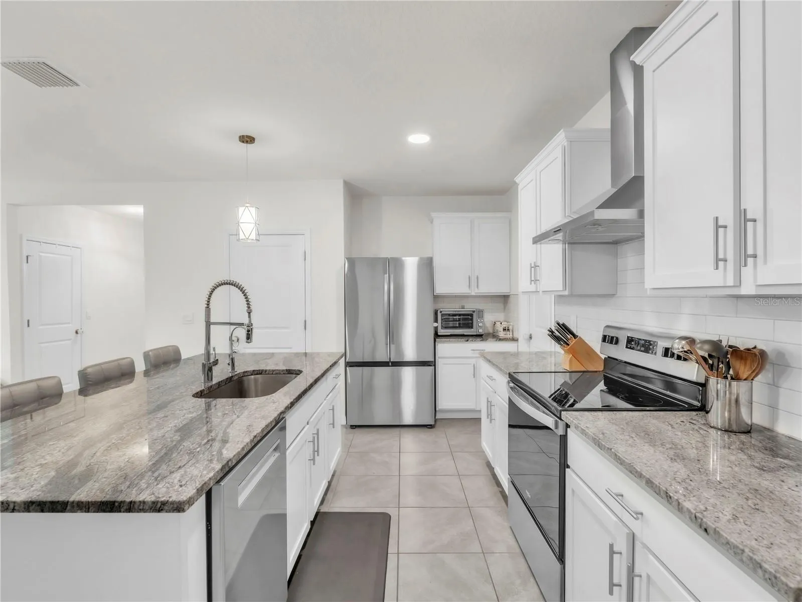 3307 HILLTOP CIR