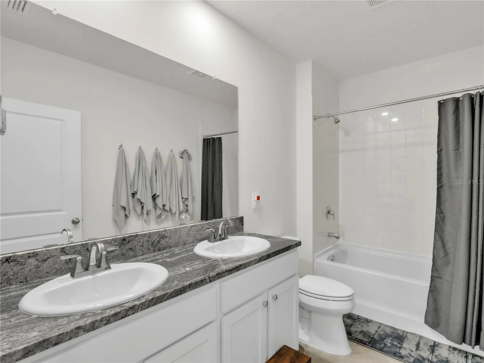 3307 HILLTOP CIR