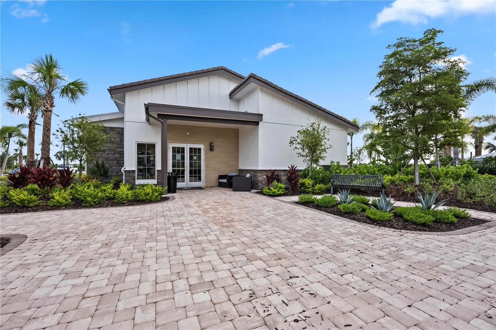 3307 HILLTOP CIR