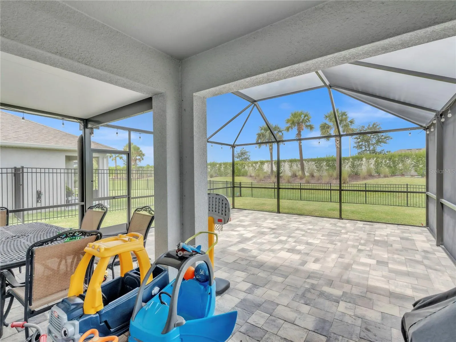 3307 HILLTOP CIR