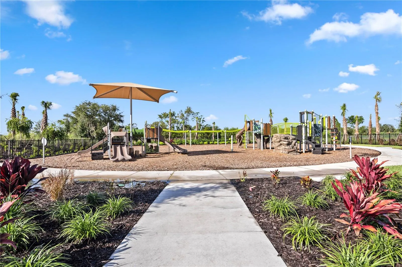 3307 HILLTOP CIR