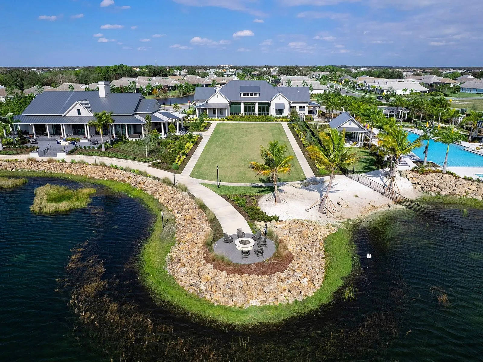 8273 GRANDE SHORES DR