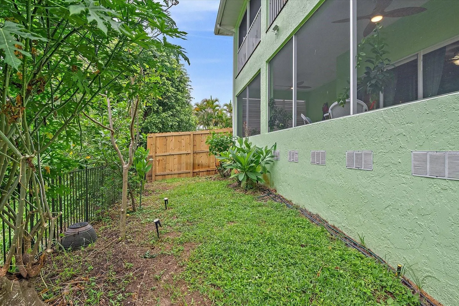 3636 ROSLYN RD