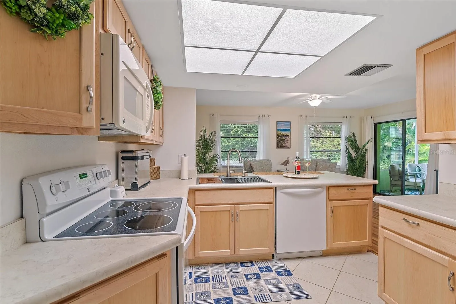 3636 ROSLYN RD