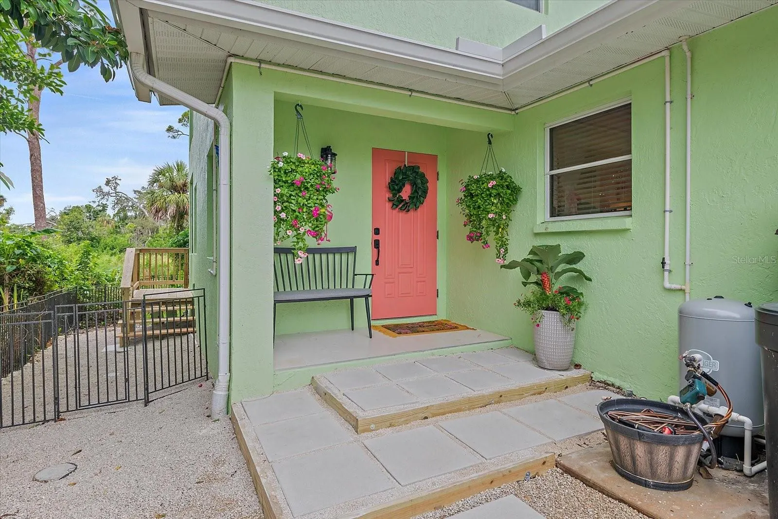3636 ROSLYN RD