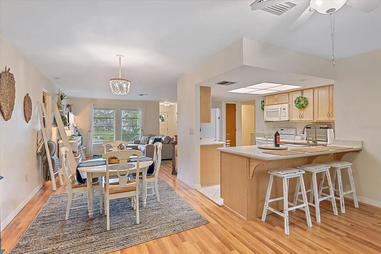 3636 ROSLYN RD