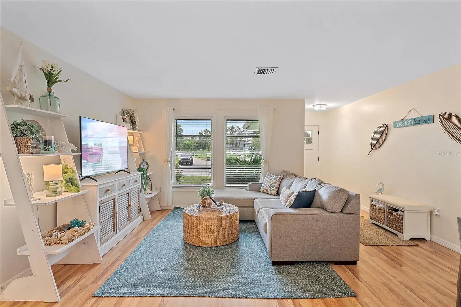 3636 ROSLYN RD