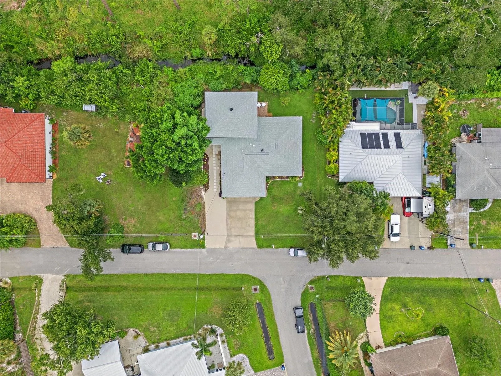 3636 ROSLYN RD
