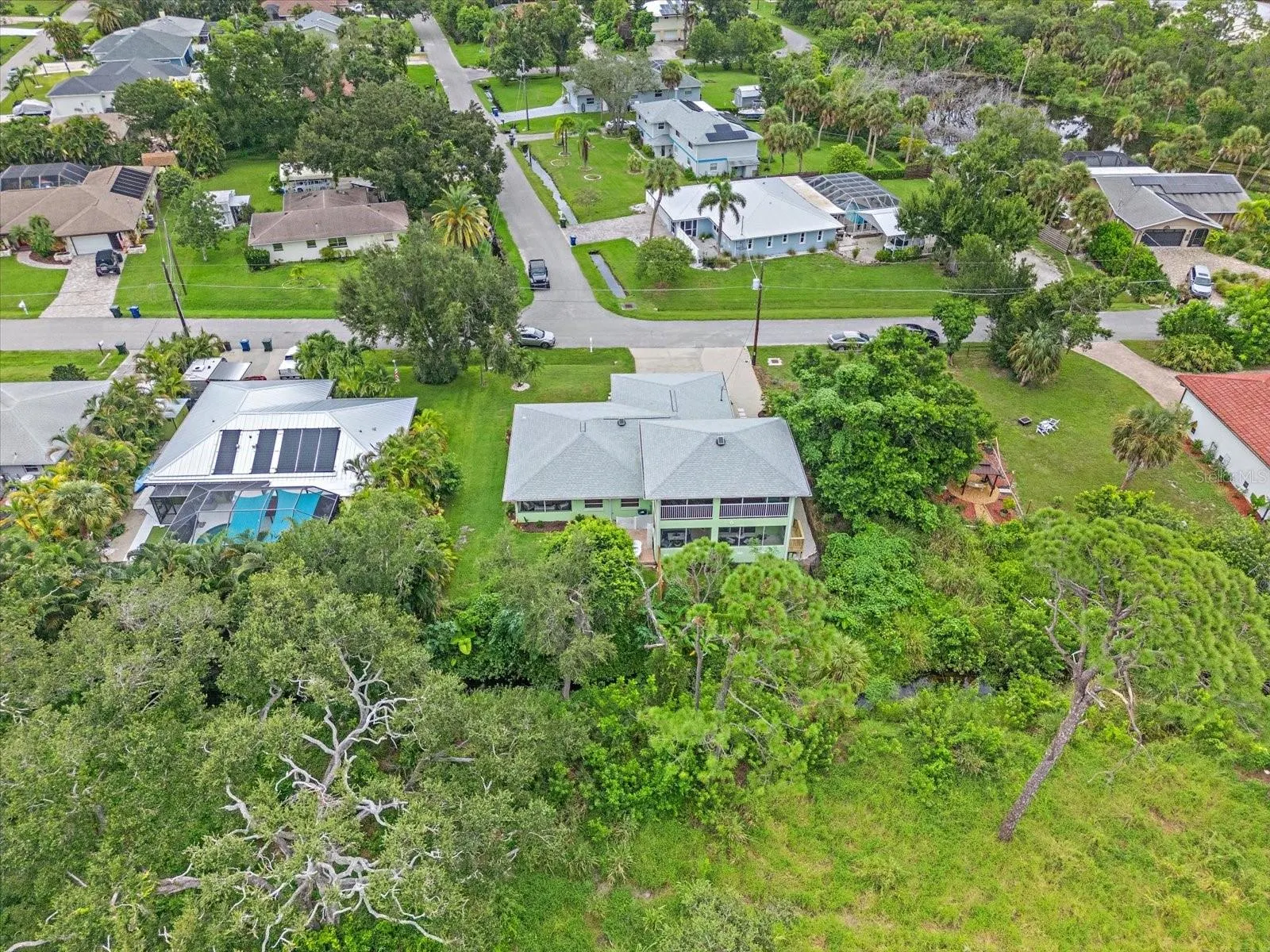 3636 ROSLYN RD