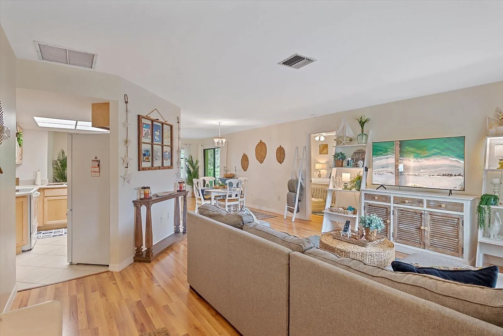 3636 ROSLYN RD