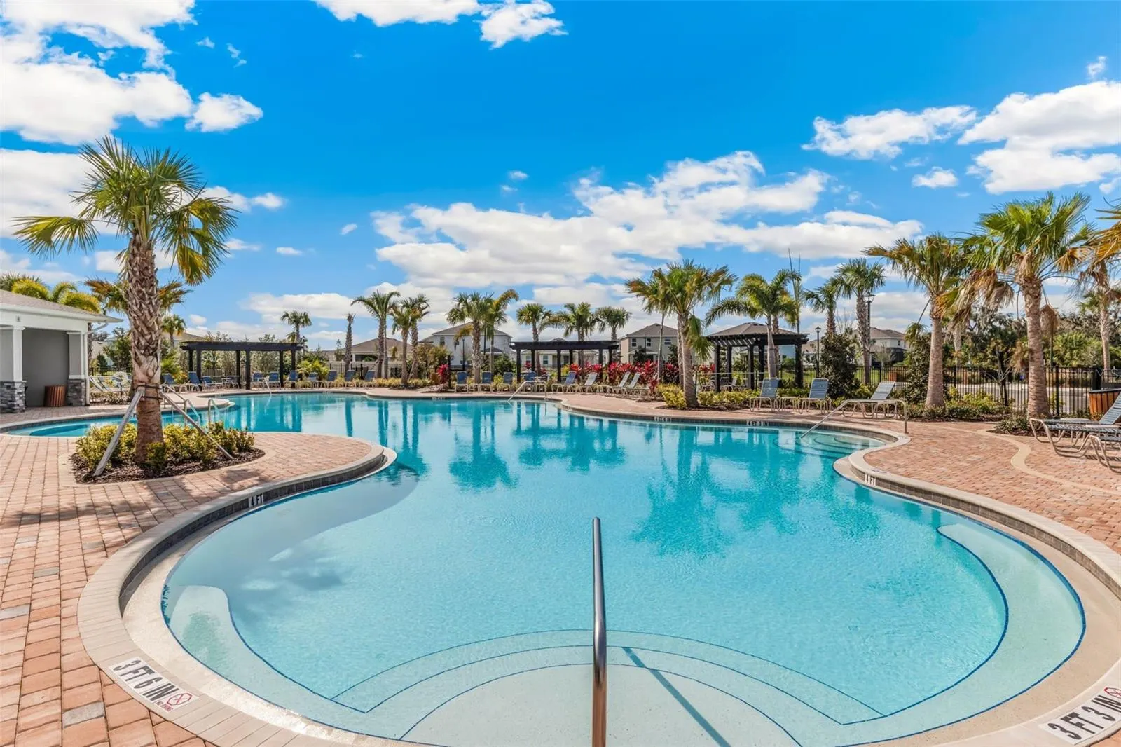 5918 SILVER FEATHER WAY