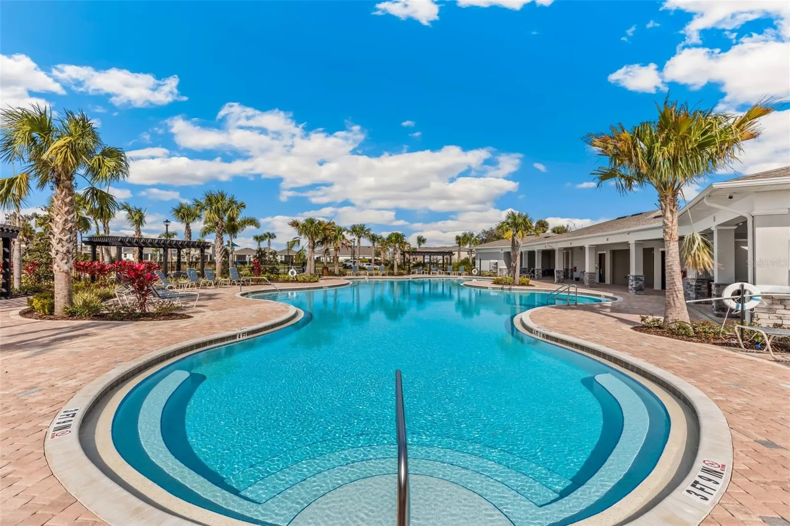 5918 SILVER FEATHER WAY