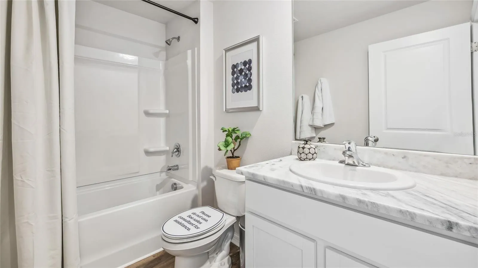 5918 SILVER FEATHER WAY