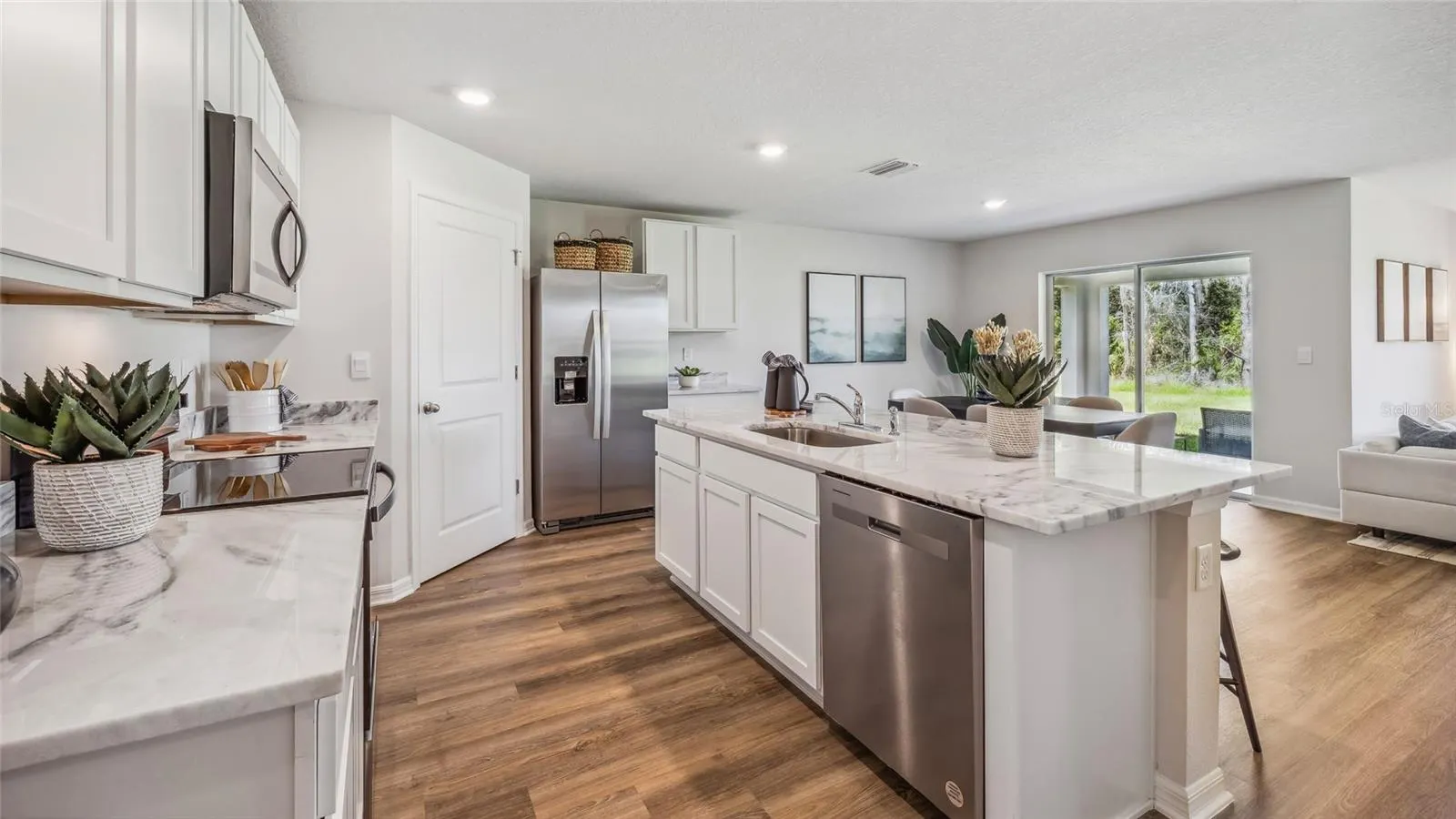 5918 SILVER FEATHER WAY